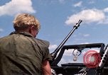 Image calme bateau rapide action dans la guerre de Vietnam Vietnam rivière Bassac, 1969, de la seconde 15 séquences d'archives historiques vidéo 65675055567