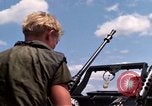 Image calme bateau rapide action dans la guerre de Vietnam Vietnam rivière Bassac, 1969, de la seconde 16 séquences d'archives historiques vidéo 65675055567