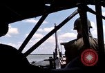 Image calme bateau rapide action dans la guerre de Vietnam Vietnam rivière Bassac, 1969, de la seconde 23 séquences d'archives historiques vidéo 65675055567
