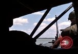 Image calme bateau rapide action dans la guerre de Vietnam Vietnam rivière Bassac, 1969, de la seconde 27 séquences d'archives historiques vidéo 65675055567