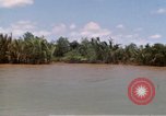 Image calme bateau rapide action dans la guerre de Vietnam Vietnam rivière Bassac, 1969, de la seconde 32 séquences d'archives historiques vidéo 65675055567