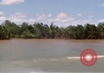 Image calme bateau rapide action dans la guerre de Vietnam Vietnam rivière Bassac, 1969, de la seconde 33 séquences d'archives historiques vidéo 65675055567