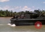 Image calme bateau rapide action dans la guerre de Vietnam Vietnam rivière Bassac, 1969, de la seconde 34 séquences d'archives historiques vidéo 65675055567