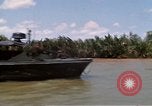 Image calme bateau rapide action dans la guerre de Vietnam Vietnam rivière Bassac, 1969, de la seconde 35 séquences d'archives historiques vidéo 65675055567