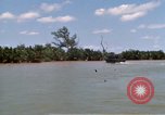 Image calme bateau rapide action dans la guerre de Vietnam Vietnam rivière Bassac, 1969, de la seconde 40 séquences d'archives historiques vidéo 65675055567