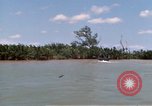 Image calme bateau rapide action dans la guerre de Vietnam Vietnam rivière Bassac, 1969, de la seconde 44 séquences d'archives historiques vidéo 65675055567