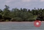 Image calme bateau rapide action dans la guerre de Vietnam Vietnam rivière Bassac, 1969, de la seconde 51 séquences d'archives historiques vidéo 65675055567
