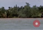 Image calme bateau rapide action dans la guerre de Vietnam Vietnam rivière Bassac, 1969, de la seconde 56 séquences d'archives historiques vidéo 65675055567