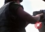 Image calme bateau rapide action dans la guerre de Vietnam Vietnam rivière Bassac, 1969, de la seconde 59 séquences d'archives historiques vidéo 65675055567