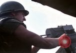 Image calme bateau rapide action dans la guerre de Vietnam Vietnam rivière Bassac, 1969, de la seconde 60 séquences d'archives historiques vidéo 65675055567
