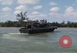 Immagine di Stati Uniti Fiume Marina pattugliano le barche sul Fiume Bassac Il Vietnam, 1969, secondo 4 filmato di repertorio 65675055568