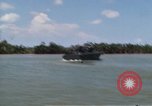 Immagine di Stati Uniti Fiume Marina pattugliano le barche sul Fiume Bassac Il Vietnam, 1969, secondo 8 filmato di repertorio 65675055568