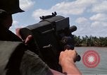 Immagine di Stati Uniti Fiume Marina pattugliano le barche sul Fiume Bassac Il Vietnam, 1969, secondo 15 filmato di repertorio 65675055568