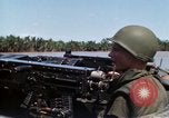 Immagine di Stati Uniti Fiume Marina pattugliano le barche sul Fiume Bassac Il Vietnam, 1969, secondo 22 filmato di repertorio 65675055568