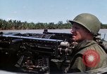 Immagine di Stati Uniti Fiume Marina pattugliano le barche sul Fiume Bassac Il Vietnam, 1969, secondo 24 filmato di repertorio 65675055568
