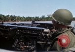 Immagine di Stati Uniti Fiume Marina pattugliano le barche sul Fiume Bassac Il Vietnam, 1969, secondo 25 filmato di repertorio 65675055568