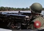 Immagine di Stati Uniti Fiume Marina pattugliano le barche sul Fiume Bassac Il Vietnam, 1969, secondo 27 filmato di repertorio 65675055568