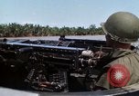 Immagine di Stati Uniti Fiume Marina pattugliano le barche sul Fiume Bassac Il Vietnam, 1969, secondo 28 filmato di repertorio 65675055568