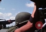 Immagine di Stati Uniti Fiume Marina pattugliano le barche sul Fiume Bassac Il Vietnam, 1969, secondo 39 filmato di repertorio 65675055568