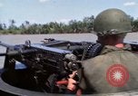 Immagine di Stati Uniti Fiume Marina pattugliano le barche sul Fiume Bassac Il Vietnam, 1969, secondo 42 filmato di repertorio 65675055568