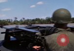 Immagine di Stati Uniti Fiume Marina pattugliano le barche sul Fiume Bassac Il Vietnam, 1969, secondo 43 filmato di repertorio 65675055568