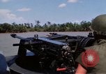Immagine di Stati Uniti Fiume Marina pattugliano le barche sul Fiume Bassac Il Vietnam, 1969, secondo 45 filmato di repertorio 65675055568