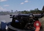 Immagine di Stati Uniti Fiume Marina pattugliano le barche sul Fiume Bassac Il Vietnam, 1969, secondo 47 filmato di repertorio 65675055568