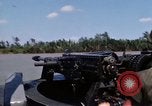 Immagine di Stati Uniti Fiume Marina pattugliano le barche sul Fiume Bassac Il Vietnam, 1969, secondo 48 filmato di repertorio 65675055568