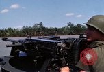 Immagine di Stati Uniti Fiume Marina pattugliano le barche sul Fiume Bassac Il Vietnam, 1969, secondo 50 filmato di repertorio 65675055568