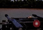 Immagine di I marinai americani fiume operativo motovedette sul fiume Bassac Il Vietnam, 1969, secondo 8 filmato di repertorio 65675055569