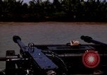 Immagine di I marinai americani fiume operativo motovedette sul fiume Bassac Il Vietnam, 1969, secondo 9 filmato di repertorio 65675055569