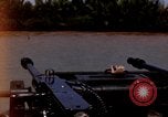 Immagine di I marinai americani fiume operativo motovedette sul fiume Bassac Il Vietnam, 1969, secondo 10 filmato di repertorio 65675055569