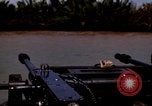 Immagine di I marinai americani fiume operativo motovedette sul fiume Bassac Il Vietnam, 1969, secondo 11 filmato di repertorio 65675055569