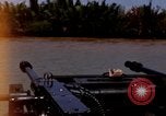 Immagine di I marinai americani fiume operativo motovedette sul fiume Bassac Il Vietnam, 1969, secondo 13 filmato di repertorio 65675055569