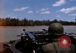 Immagine di I marinai americani fiume operativo motovedette sul fiume Bassac Il Vietnam, 1969, secondo 19 filmato di repertorio 65675055569