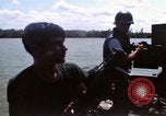 Immagine di I marinai americani fiume operativo motovedette sul fiume Bassac Il Vietnam, 1969, secondo 23 filmato di repertorio 65675055569