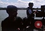 Immagine di I marinai americani fiume operativo motovedette sul fiume Bassac Il Vietnam, 1969, secondo 25 filmato di repertorio 65675055569