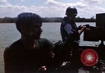 Immagine di I marinai americani fiume operativo motovedette sul fiume Bassac Il Vietnam, 1969, secondo 26 filmato di repertorio 65675055569