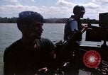 Immagine di I marinai americani fiume operativo motovedette sul fiume Bassac Il Vietnam, 1969, secondo 28 filmato di repertorio 65675055569