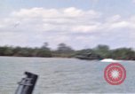 Immagine di I marinai americani fiume operativo motovedette sul fiume Bassac Il Vietnam, 1969, secondo 47 filmato di repertorio 65675055569