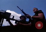 Immagine di I marinai americani fiume operativo motovedette sul fiume Bassac Il Vietnam, 1969, secondo 62 filmato di repertorio 65675055569