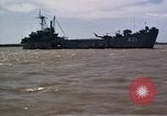 Immagine di Equipaggio a bordo di imbarcazione di pattuglia River Il Vietnam, 1967, secondo 23 filmato di repertorio 65675055570