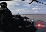 Immagine di Equipaggio a bordo di imbarcazione di pattuglia River Il Vietnam, 1967, secondo 38 filmato di repertorio 65675055570