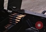 Immagine di Equipaggio a bordo di imbarcazione di pattuglia River Il Vietnam, 1967, secondo 31 filmato di repertorio 65675055571