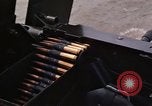 Immagine di Equipaggio a bordo di imbarcazione di pattuglia River Il Vietnam, 1967, secondo 32 filmato di repertorio 65675055571