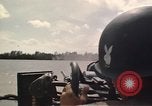 Immagine di Equipaggio a bordo di imbarcazione di pattuglia River Il Vietnam, 1967, secondo 46 filmato di repertorio 65675055571