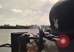 Immagine di Equipaggio a bordo di imbarcazione di pattuglia River Il Vietnam, 1967, secondo 48 filmato di repertorio 65675055571