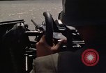 Immagine di Equipaggio a bordo di imbarcazione di pattuglia River Il Vietnam, 1967, secondo 53 filmato di repertorio 65675055571