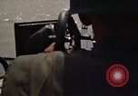 Immagine di Equipaggio a bordo di imbarcazione di pattuglia River Il Vietnam, 1967, secondo 56 filmato di repertorio 65675055571