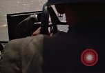 Immagine di Equipaggio a bordo di imbarcazione di pattuglia River Il Vietnam, 1967, secondo 57 filmato di repertorio 65675055571